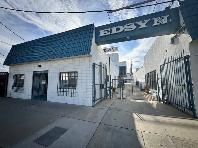 15954-15958 Arminta St, Van Nuys, CA à vendre - Photo du bâtiment - Image 3 de 8