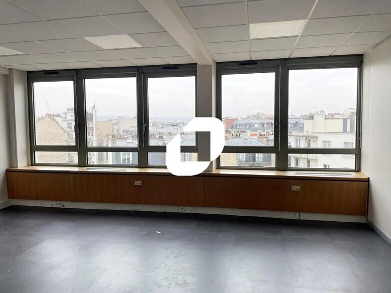 Flex in Paris for lease - Interior Photo - Image 2 of 36