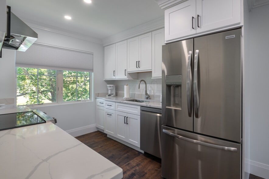 159 Boston Post Rd, East Lyme, CT à vendre - Photo intérieure - Image 3 de 28