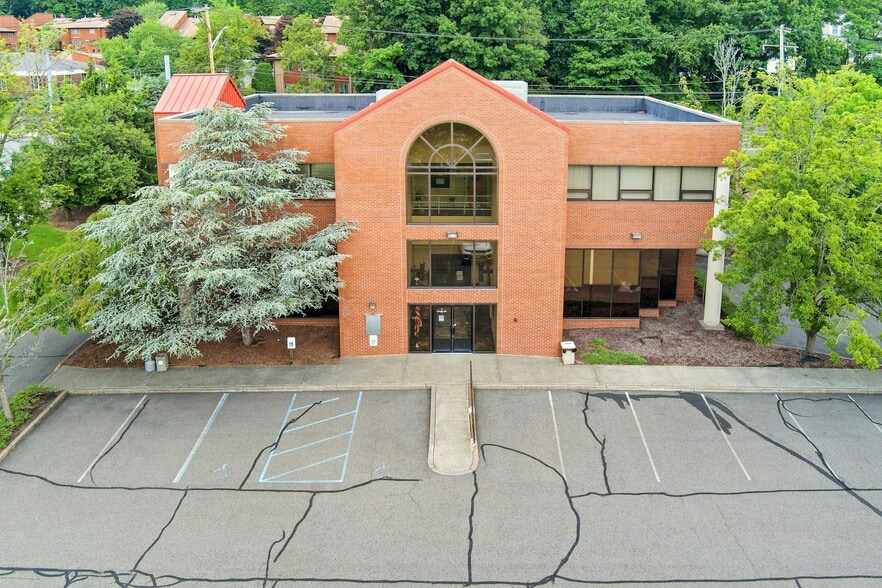 1-3 E Calvary Dr, New City, NY for lease - Building Photo - Image 1 of 30