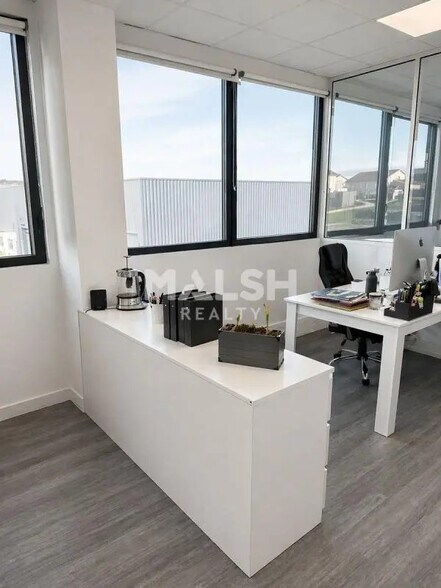 Office in Chasse-sur-Rhône for lease - Interior Photo - Image 2 of 2