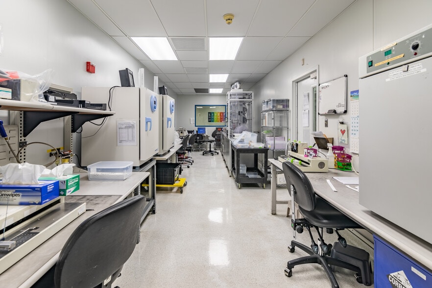 1745 Eaton Ave, Bethlehem, PA for lease - Interior Photo - Image 3 of 20