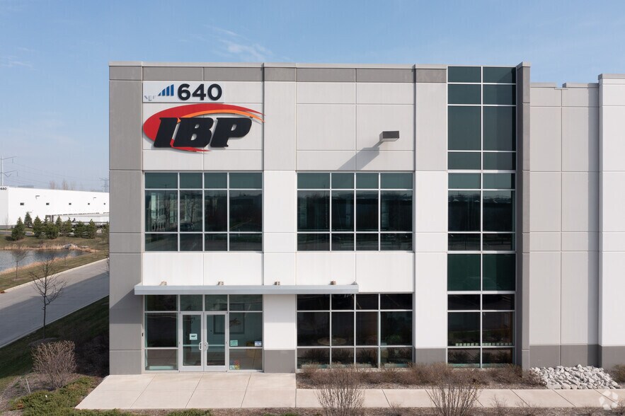640 Remington Blvd, Bolingbrook, IL à louer - Photo du bâtiment - Image 3 de 6