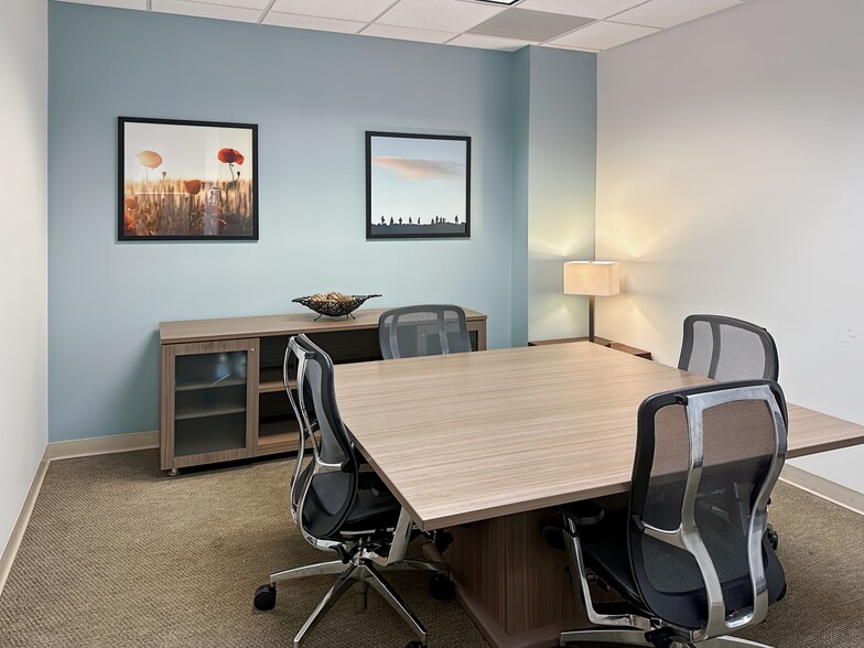 6303 Waterford District Dr, Miami, FL for lease - Building Photo - Image 1 of 11