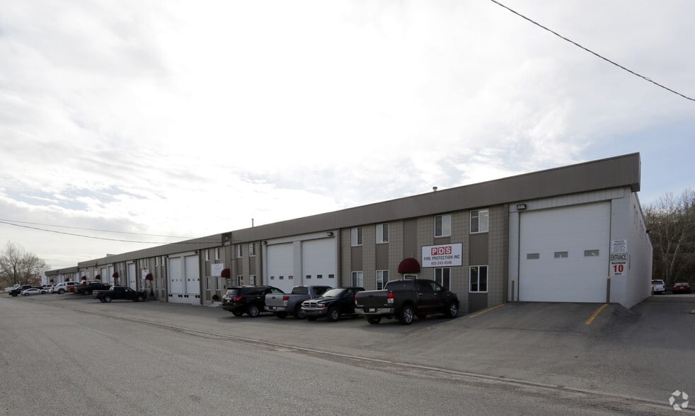 915-935 48 Ave SE, Calgary, AB for sale - Building Photo - Image 3 of 14