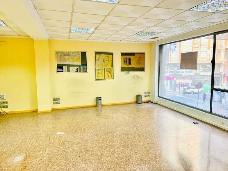 Office in Elche, Alicante for lease - Interior Photo - Image 2 of 15