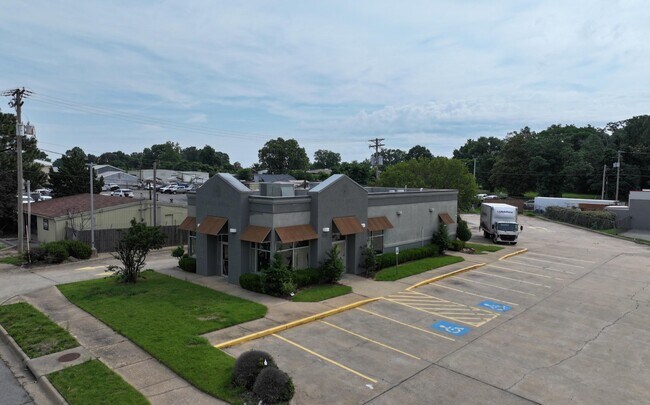 More details for 901 E Broadway St, North Little Rock, AR - Retail for Sale