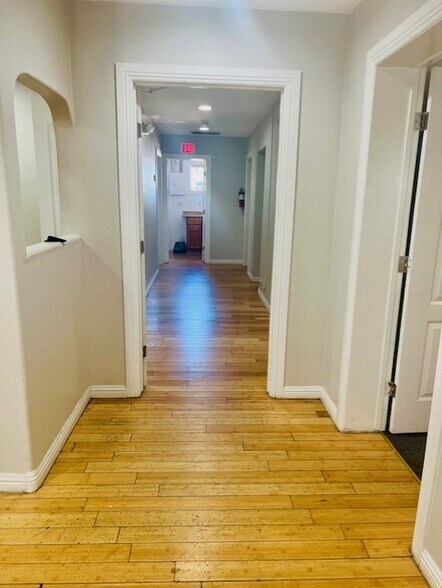 612 S 3rd St, Las Vegas, NV à louer - Photo du bâtiment - Image 3 de 4