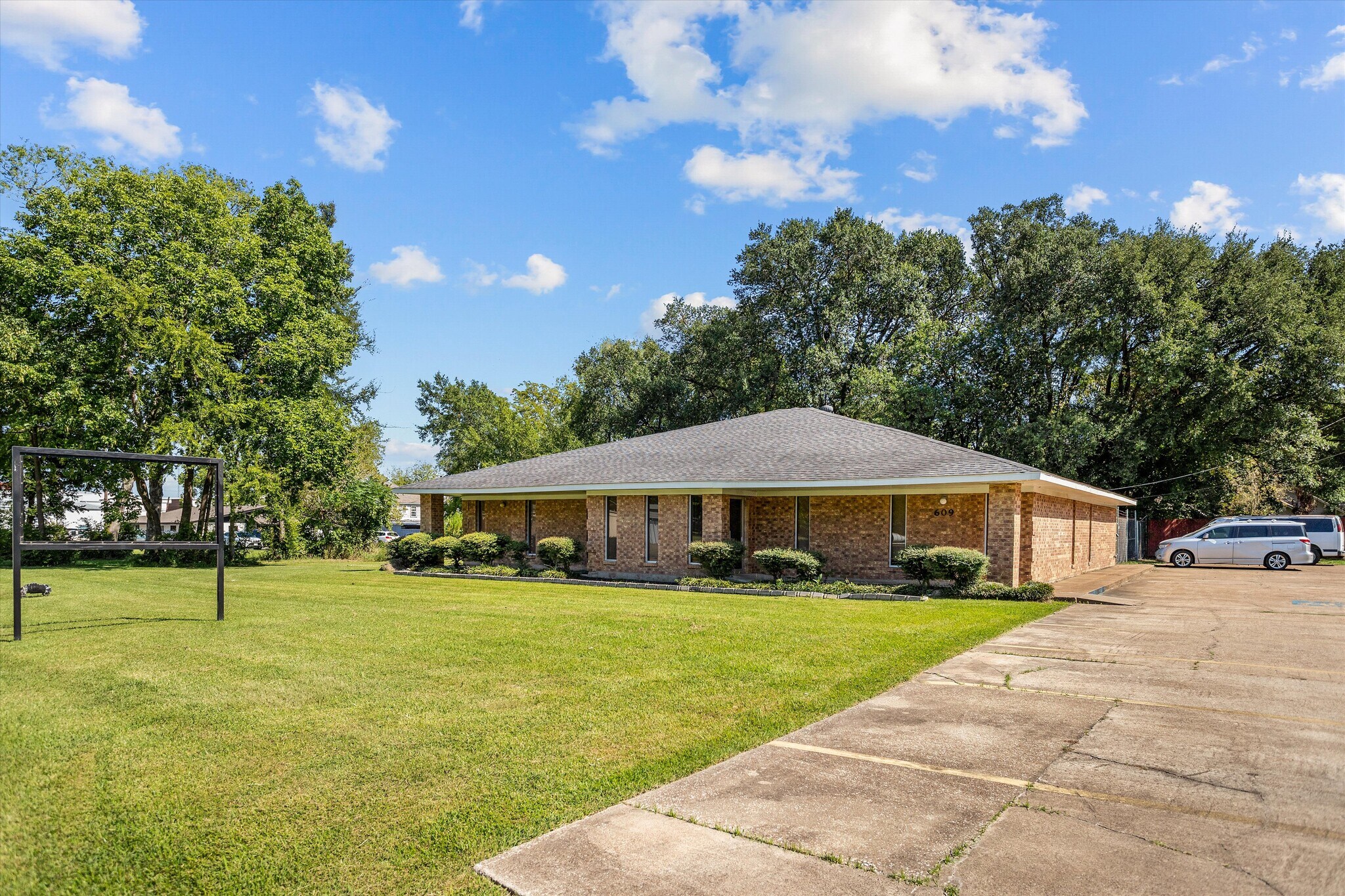 609 Ellis Ave, Lufkin, TX for sale Building Photo- Image 1 of 25