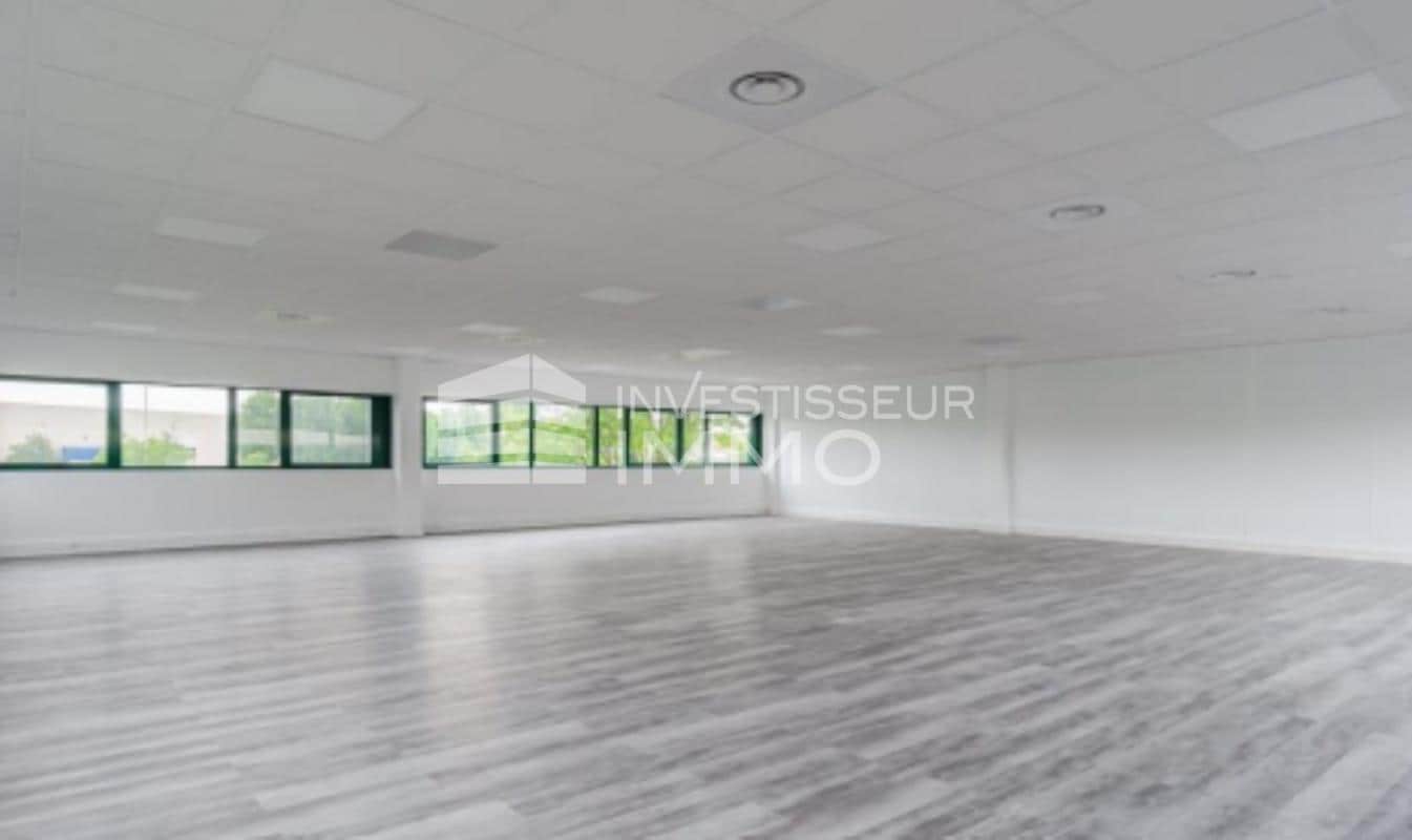 Office in Gennevilliers for lease Interior Photo- Image 1 of 5
