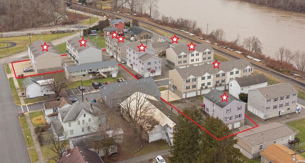 82 Unit Townhome/Apartment Portfolio portefeuille de 11 propriétés à vendre sur LoopNet.ca - Photo du bâtiment - Image 2 de 64