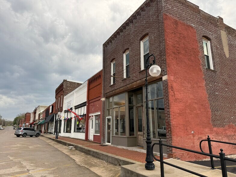 207 W Main St, Ash Grove, MO à vendre - Photo du bâtiment - Image 3 de 14