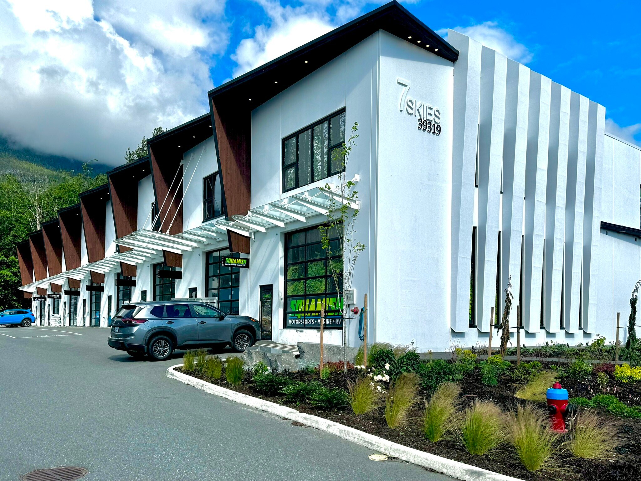 39319 Queens Way, Squamish, BC à louer Photo principale- Image 1 de 8