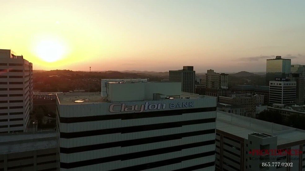 520 W Summit Hill Dr, Knoxville, TN à louer - Vidéo sur l’inscription commerciale - Image 2 de 13