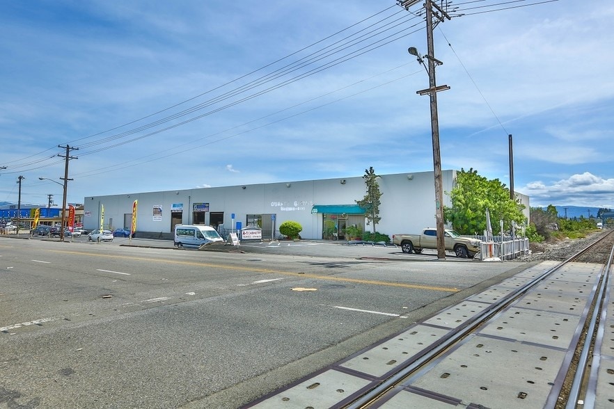 590 Martin Ave, Santa Clara, CA for lease - Building Photo - Image 1 of 12