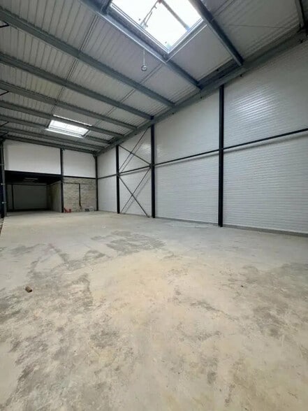 2 Avenue Du Noyer À La Malice, Louvres for sale - Building Photo - Image 2 of 7