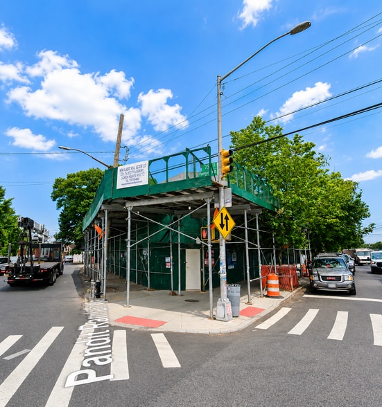 13210 Liberty Ave, South Richmond Hill, NY for lease - Building Photo - Image 2 of 3