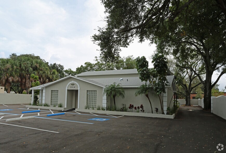 2814 W Dr Martin Luther King Jr Blvd, Tampa, FL à louer - Photo du bâtiment - Image 2 de 10