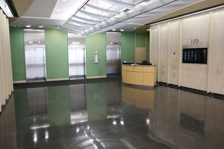 170 Old Country Rd, Mineola, NY à louer - Photo intérieure - Image 3 de 9