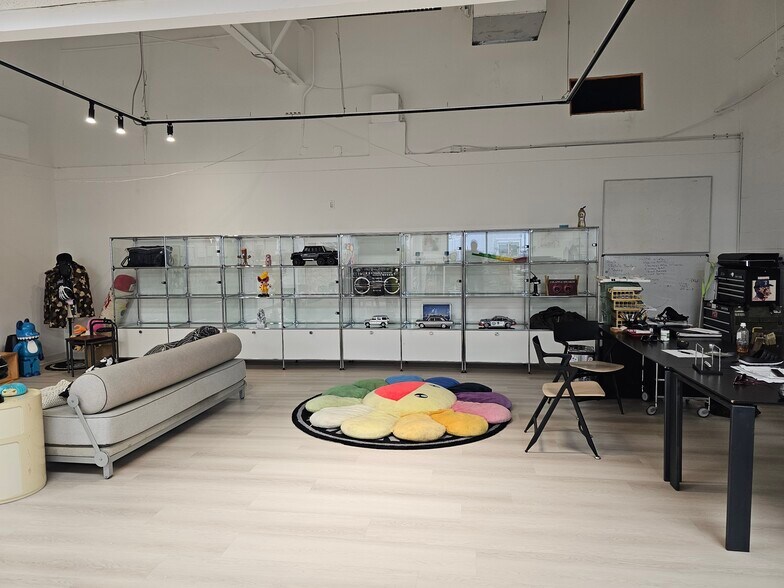 758 Halekauwila Street, Honolulu, HI à vendre - Photo du bâtiment - Image 3 de 6