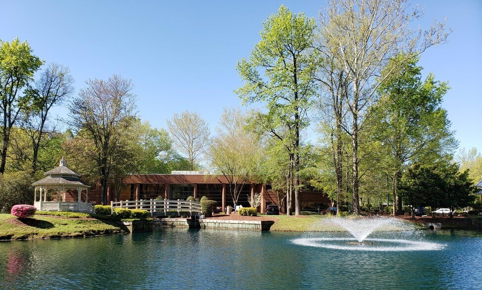 6 Manhattan Sq, Hampton, VA à louer - Photo du bâtiment - Image 2 de 10