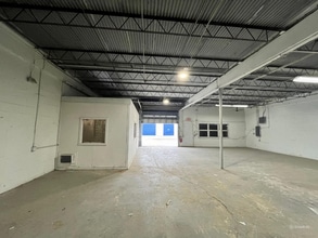 511-545 NE 32nd St, Oakland Park, FL for lease Interior Photo- Image 2 of 5