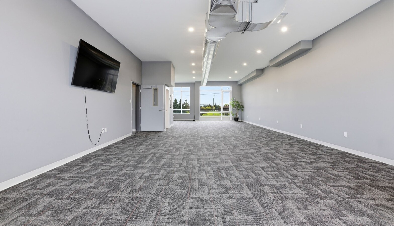 2500 St. Laurent Blvd, Ottawa, ON K1H 1B1 - Unit 202 - - Interior Photo - Image 2 of 4