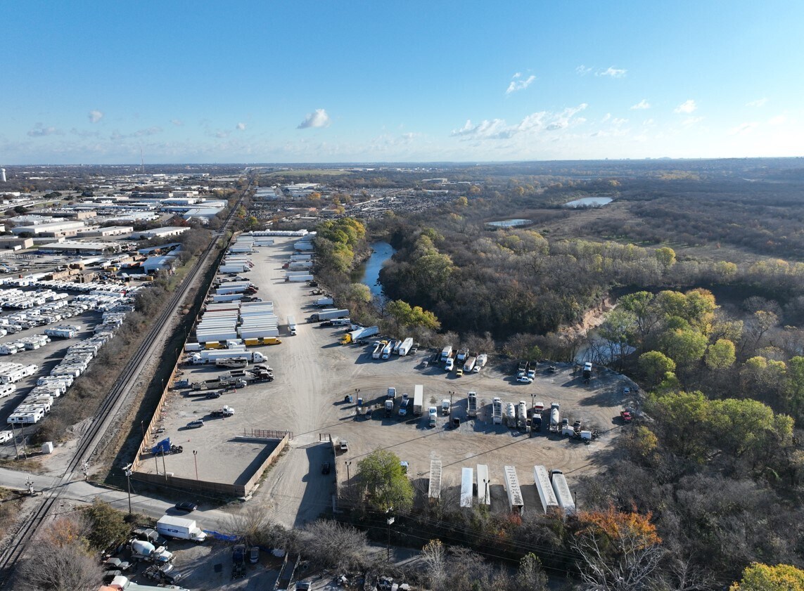 1100 Haltom Rd, Fort Worth, TX à louer Photo principale- Image 1 de 18