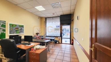 Retail in Segovia, Segovia for lease Interior Photo- Image 2 of 5