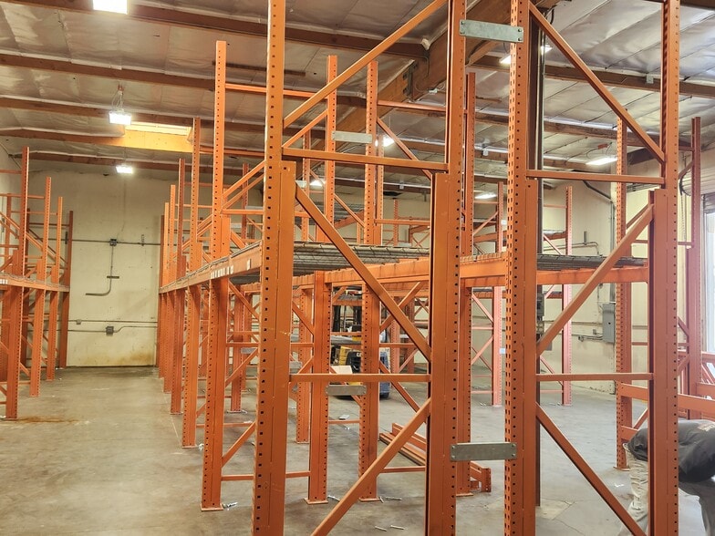 560 Birch St, Lake Elsinore, CA for sale - Building Photo - Image 3 of 12