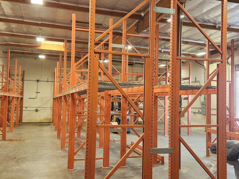 560 Birch St, Lake Elsinore, CA à vendre - Photo du bâtiment - Image 3 de 12