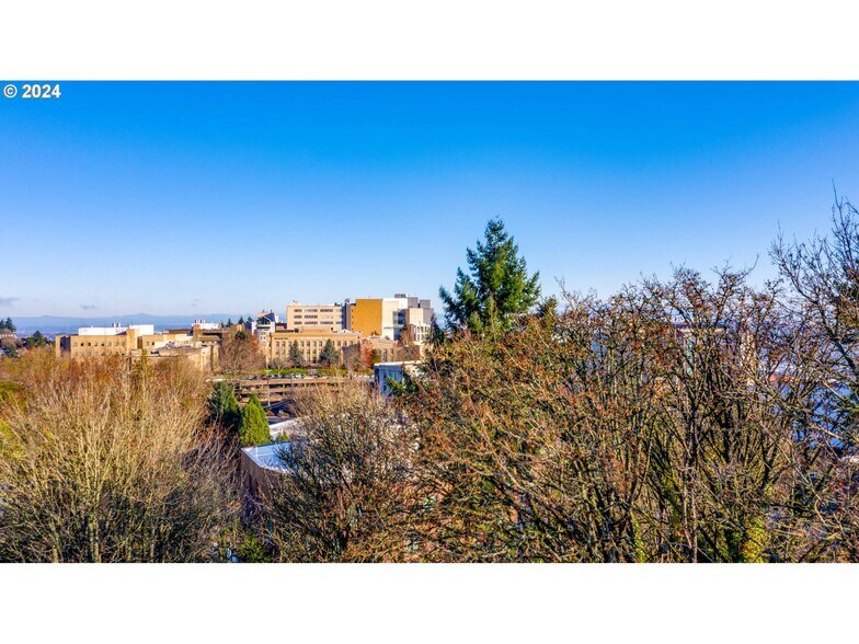 909 SW Gaines St, Portland, OR à vendre - Photo du bâtiment - Image 2 de 15