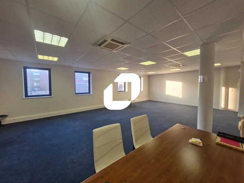 Office in Bussy-Saint-Georges for lease - Interior Photo - Image 2 of 4