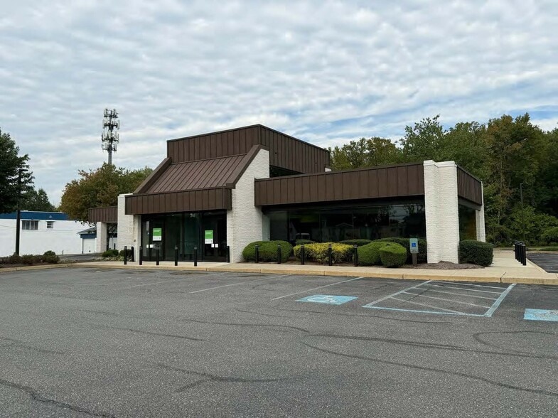 346 W Trenton Ave, Morrisville, PA for lease - Building Photo - Image 1 of 9