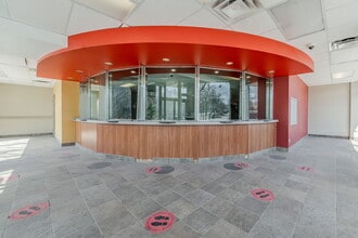 6555 Ch De La Côte-Des-Neiges, Montréal, QC for lease Building Photo- Image 1 of 6