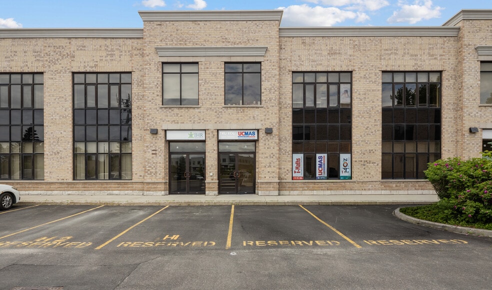 130 Terence Matthews Cres, Ottawa, ON à louer - Photo du bâtiment - Image 2 de 3
