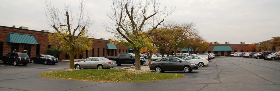 1401-2818 Centre Circle Dr, Downers Grove, IL à louer - Photo du bâtiment - Image 2 de 3