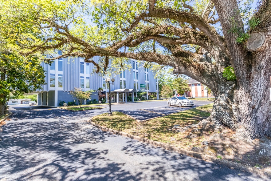 1126 Jackson Ave, Pascagoula, MS for sale - Building Photo - Image 2 of 14