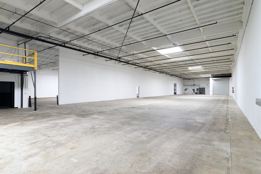 4117-4127 Calle Tesoro, Camarillo, CA for lease - Interior Photo - Image 3 of 4