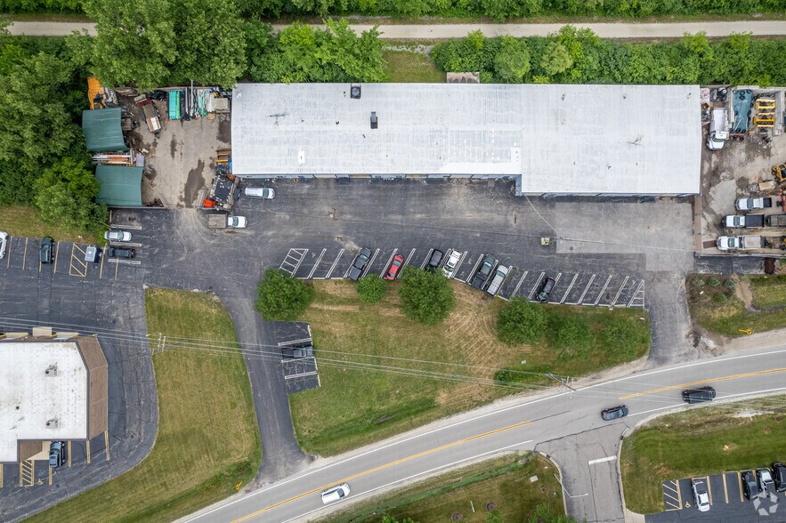 227 E Saint Charles Rd, Carol Stream, IL à louer - Photo du bâtiment - Image 2 de 3