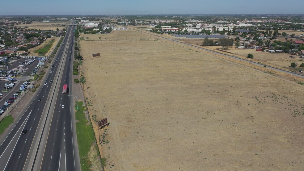 Highway 198 Hwy, Hanford, CA à vendre - Vidéo sur l’inscription commerciale - Image 2 de 11