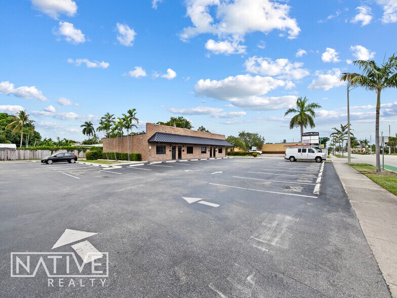 3451-3481 N Andrews Ave, Oakland Park, FL à louer - Photo du bâtiment - Image 3 de 27