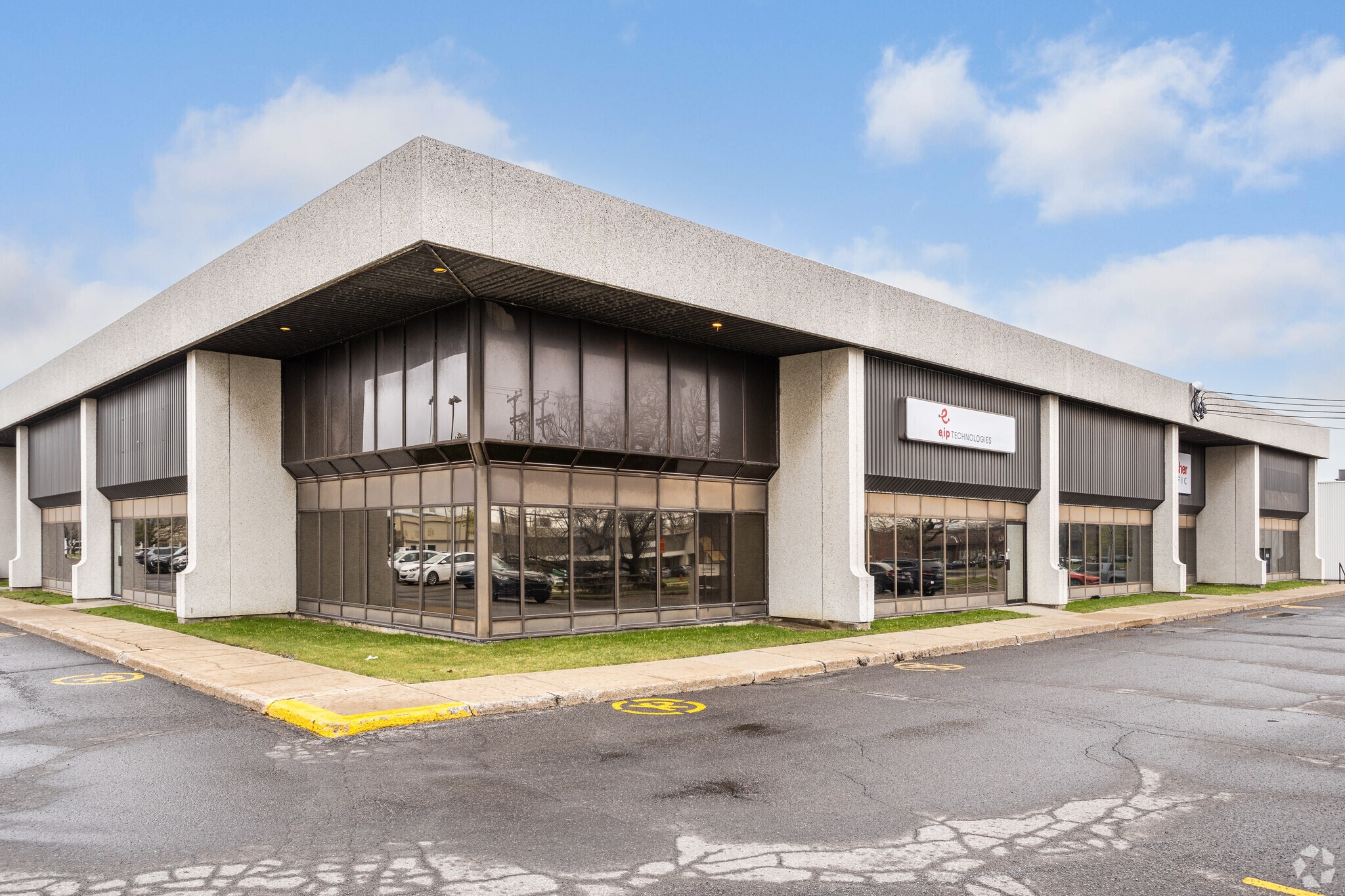 3400-3420 Rue Griffith, Montréal, QC for lease Building Photo- Image 1 of 7