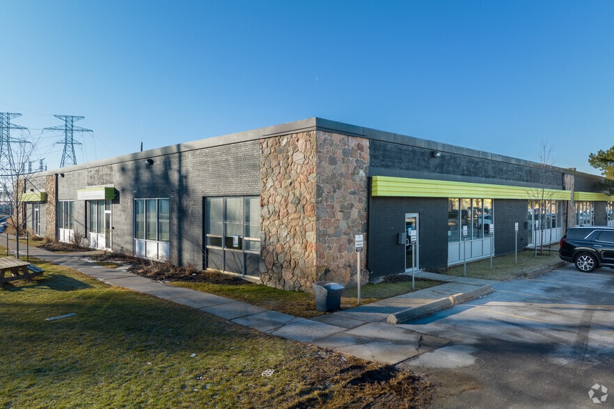 81 Kelfield St, Toronto, ON for lease - Building Photo - Image 2 of 4