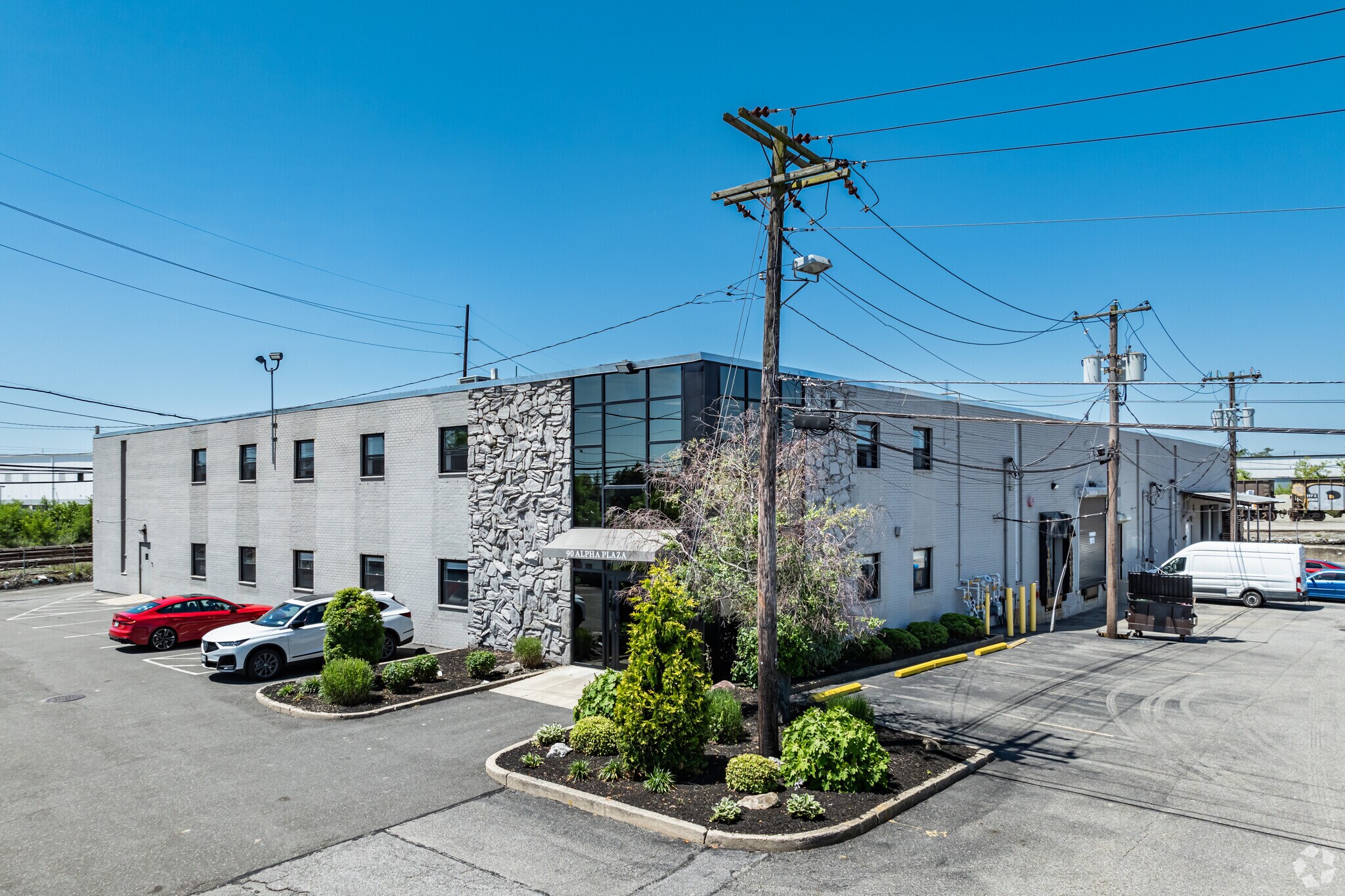 62-90 Alpha Plz, Hicksville, NY for lease Primary Photo- Image 1 of 4