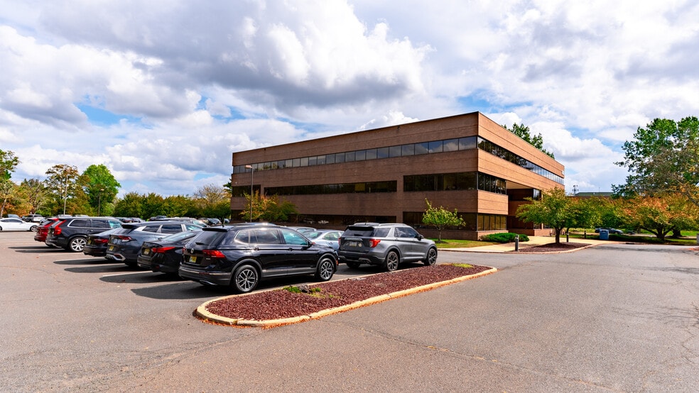 810 Bear Tavern Rd, Ewing, NJ à vendre - Photo du bâtiment - Image 2 de 15