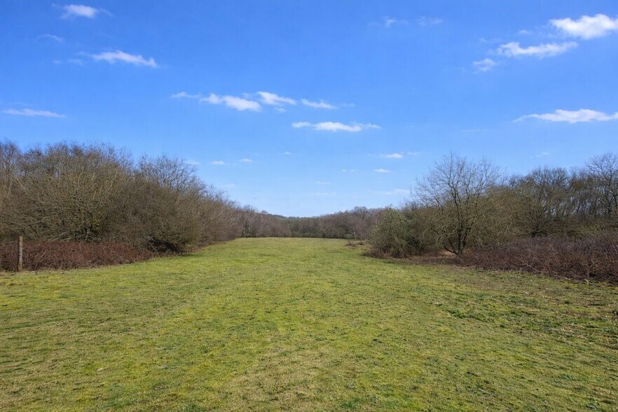 Land Opposite, 250 Holtye Rd, East Grinstead à vendre - Photo du bâtiment - Image 3 de 9