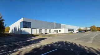 Industrial in Lieusaint for lease Building Photo- Image 1 of 10
