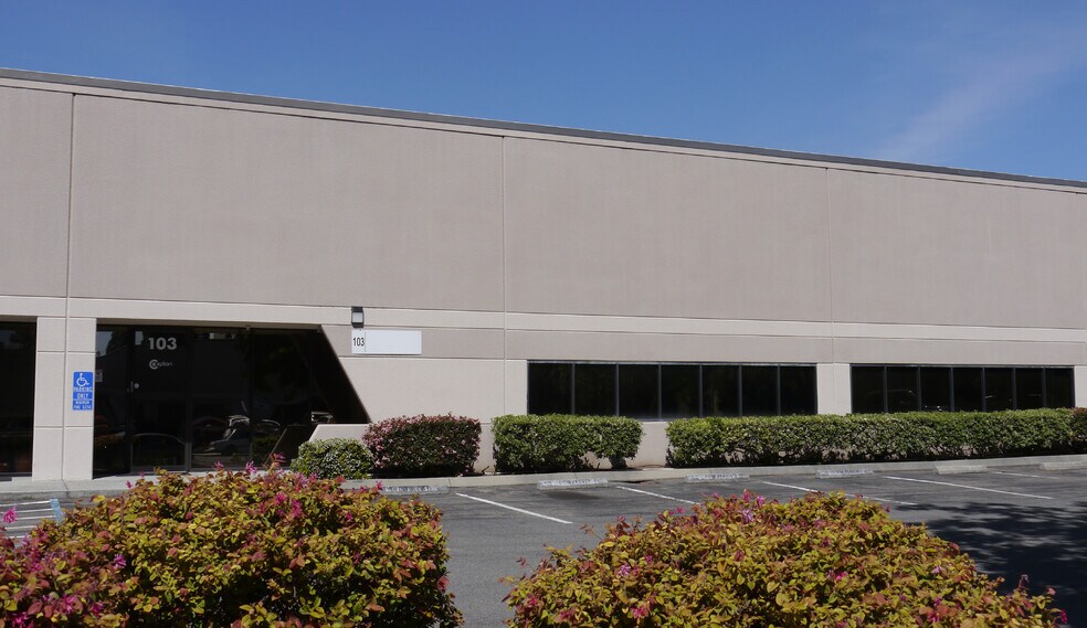 105 Bonaventura Dr, San Jose, CA à louer - Photo du bâtiment - Image 2 de 8