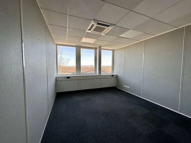 Office in Mundolsheim for lease - Interior Photo - Image 3 of 7